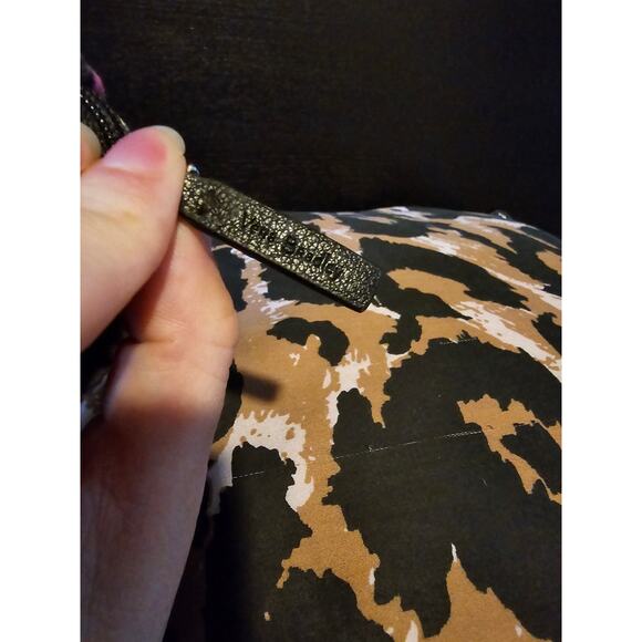 Vera Bradley Scroll Medallion medium quilted fabric zip cosmetic bag - Picture 3 of 8